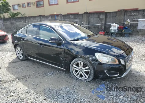 2013 Volvo S60 T5 z USA, uszkodzony, nr VIN YV1612FSXD1216721